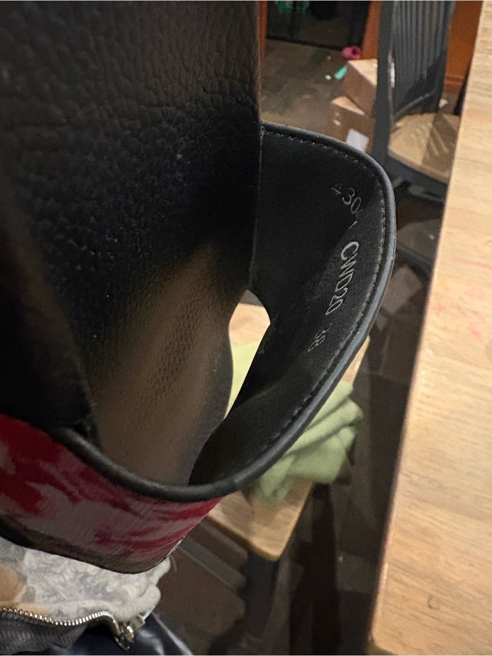Authentic GUCCI BLOOM SLIDES - Picture 11 of 12
